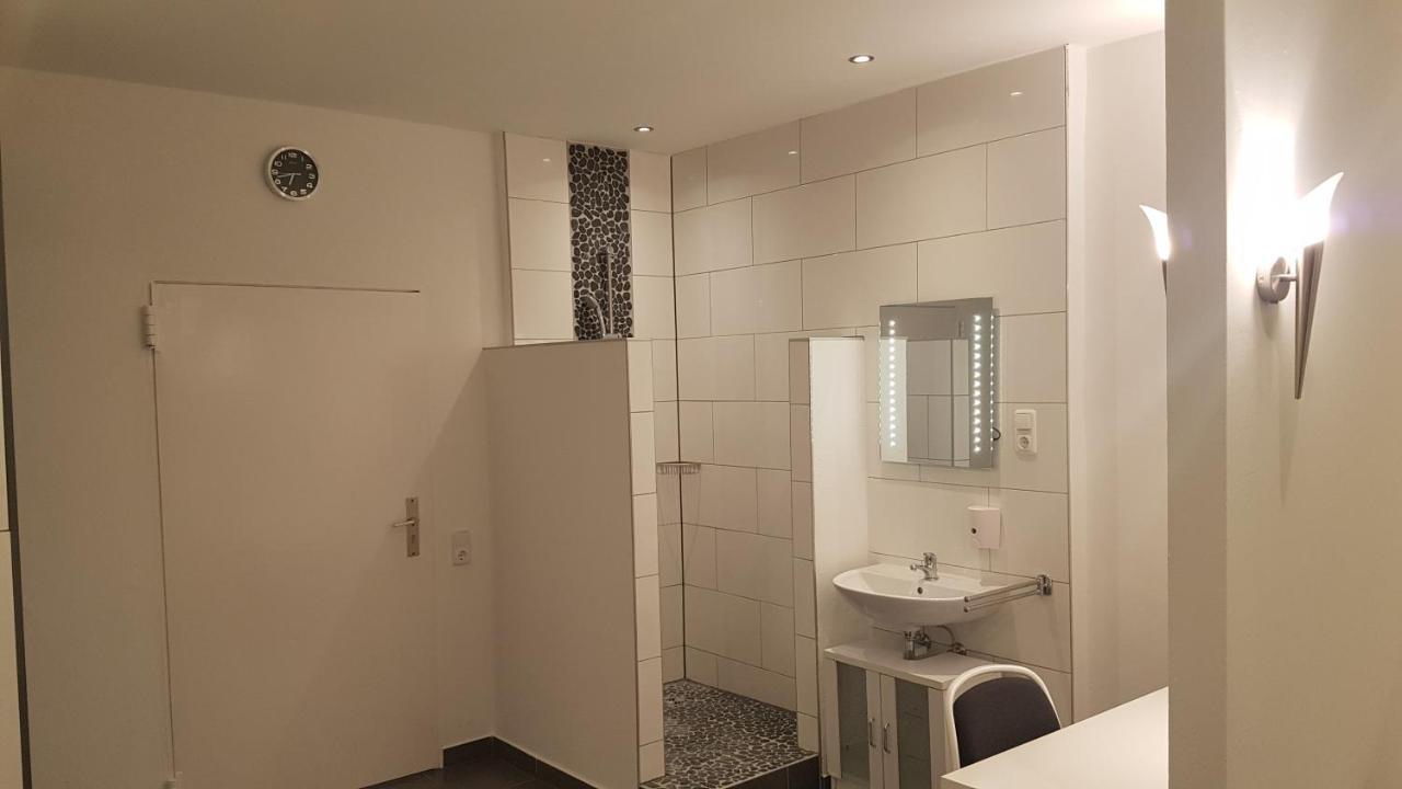 105 Hotel *